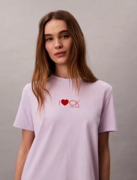 Camisola clássica com logótipo de coração