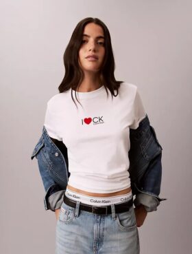 Camisola clássica com logótipo de coração