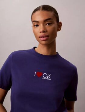 Camisola clássica com logótipo de coração