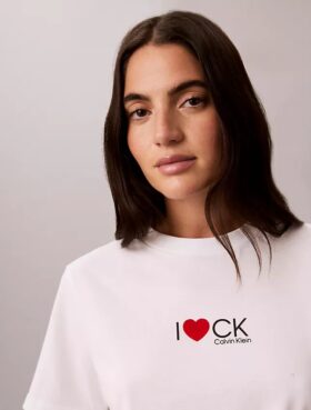 Camisola clássica com logótipo de coração