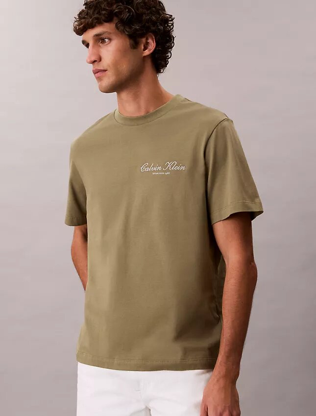 Camisola clássica com logótipo em letras pequenas Camisola clássica com logótipo em letras pequenas