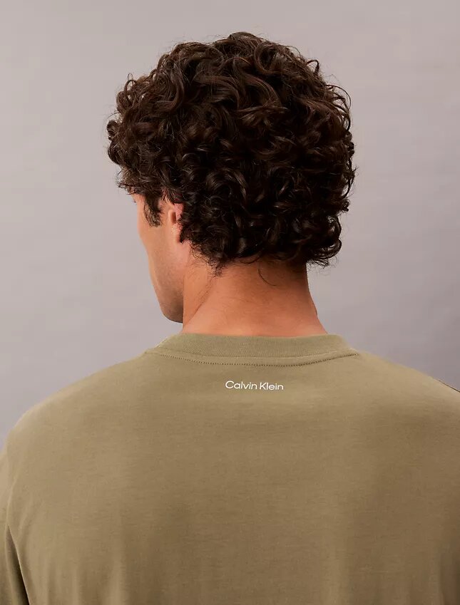 Camisola clássica com logótipo em letras pequenas Camisola clássica com logótipo em letras pequenas