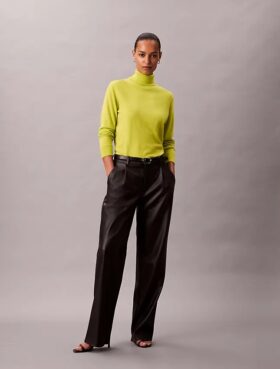 Camisola clássica de gola alta em lã merino
