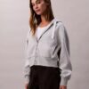 Camisola com capuz descontraída em malha polar com fecho e fita com logótipo Camisola com capuz descontraída em malha polar com fecho e fita com logótipo