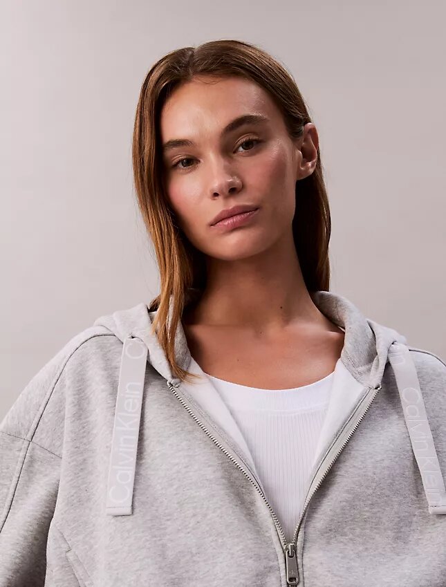 Camisola com capuz descontraída em malha polar com fecho e fita com logótipo Camisola com capuz descontraída em malha polar com fecho e fita com logótipo