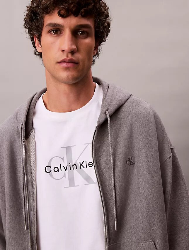Camisola com capuz e fecho, em felpo premium, de corte descontraído Camisola com capuz e fecho, em felpo premium, de corte descontraído