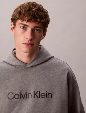 Camisola com capuz em felpo com logótipo padrão