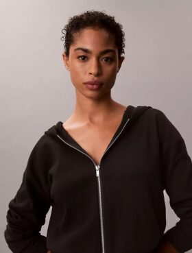 Camisola com capuz em malha folgada