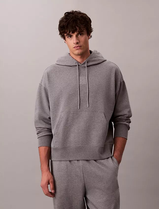 Camisola com capuz em tecido felpudo com logótipo Camisola com capuz em tecido felpudo com logótipo