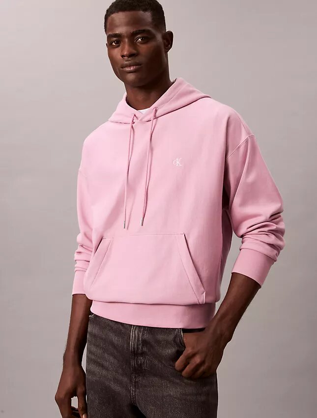 Camisola com capuz em tecido felpudo premium com Monogram e corte descontraído Camisola com capuz em tecido felpudo premium com Monogram e corte descontraído