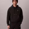Camisola com capuz em tecido felpudo premium com Monogram e corte descontraído Camisola com capuz em tecido felpudo premium com Monogram e corte descontraído