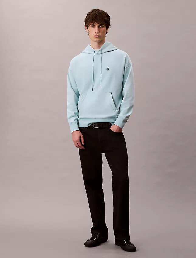 Camisola com capuz em tecido felpudo premium com Monogram e corte descontraído Camisola com capuz em tecido felpudo premium com Monogram e corte descontraído