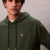 Camisola com capuz em tecido felpudo premium com Monogram e corte descontraído Camisola com capuz em tecido felpudo premium com Monogram e corte descontraído