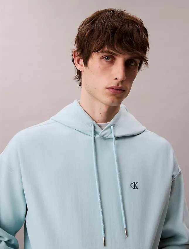 Camisola com capuz em tecido felpudo premium com Monogram e corte descontraído Camisola com capuz em tecido felpudo premium com Monogram e corte descontraído