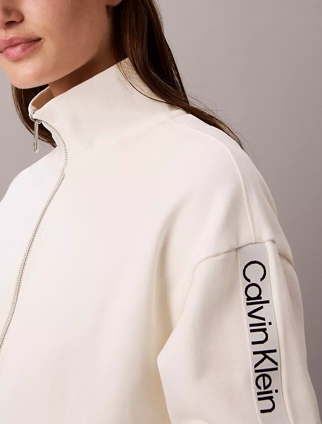 Camisola com fecho completo e fita com logótipo Camisola com fecho completo e fita com logótipo