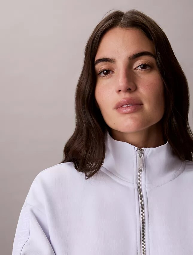 Camisola com fecho completo e fita com logótipo Camisola com fecho completo e fita com logótipo