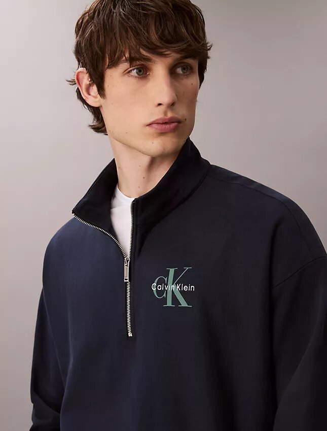 Camisola com fecho de correr de um quarto em tecido felpudo premium Monologo Camisola com fecho de correr de um quarto em tecido felpudo premium Monologo