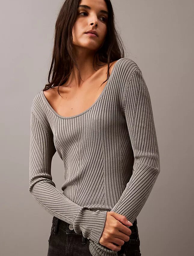 Camisola com gola redonda e canelado Camisola com gola redonda e canelado