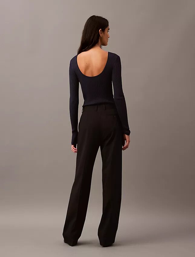 Camisola com gola redonda e canelado Camisola com gola redonda e canelado