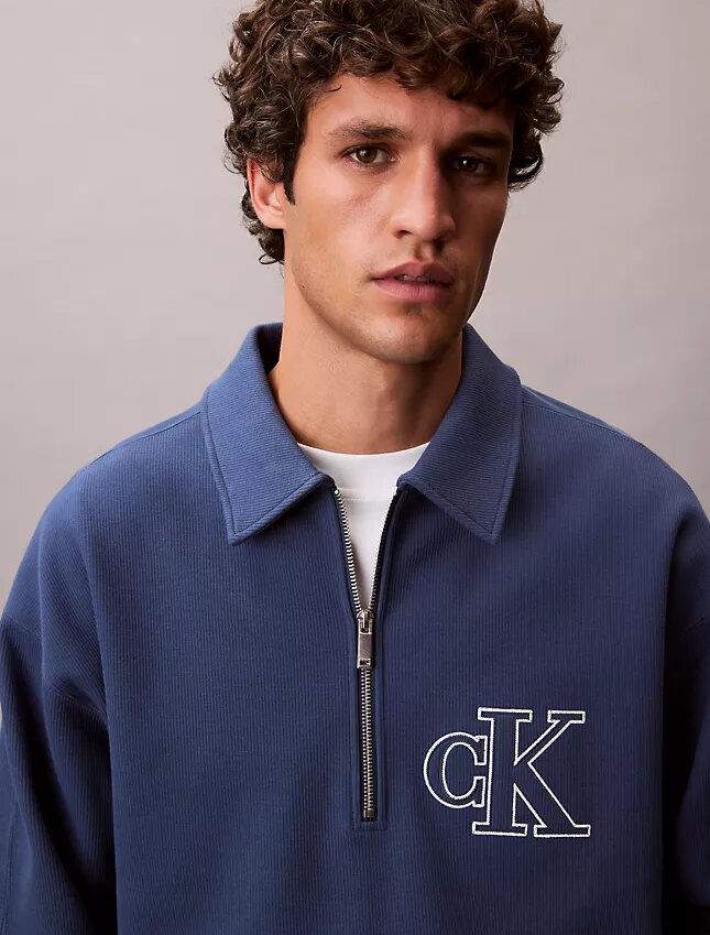Camisola com logótipo Monogram e fecho de correr de um quarto Camisola com logótipo Monogram e fecho de correr de um quarto
