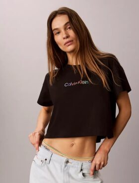 Camisola Curta Boxy Lounge Pride em Cotton Stretch