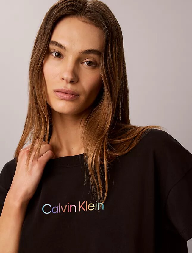 Camisola Curta Boxy Lounge Pride em Cotton Stretch Camisola Curta Boxy Lounge Pride em Cotton Stretch