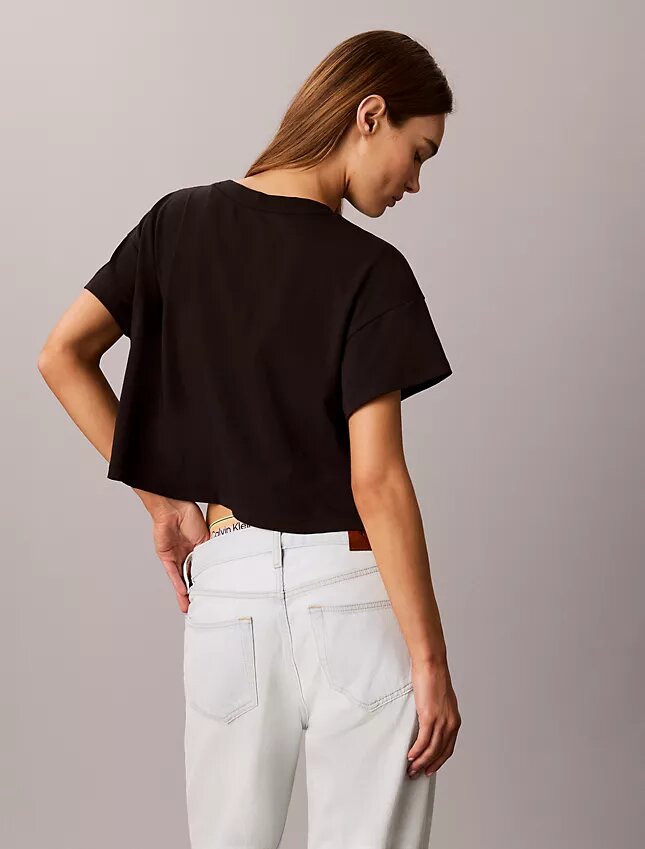 Camisola Curta Boxy Lounge Pride em Cotton Stretch Camisola Curta Boxy Lounge Pride em Cotton Stretch