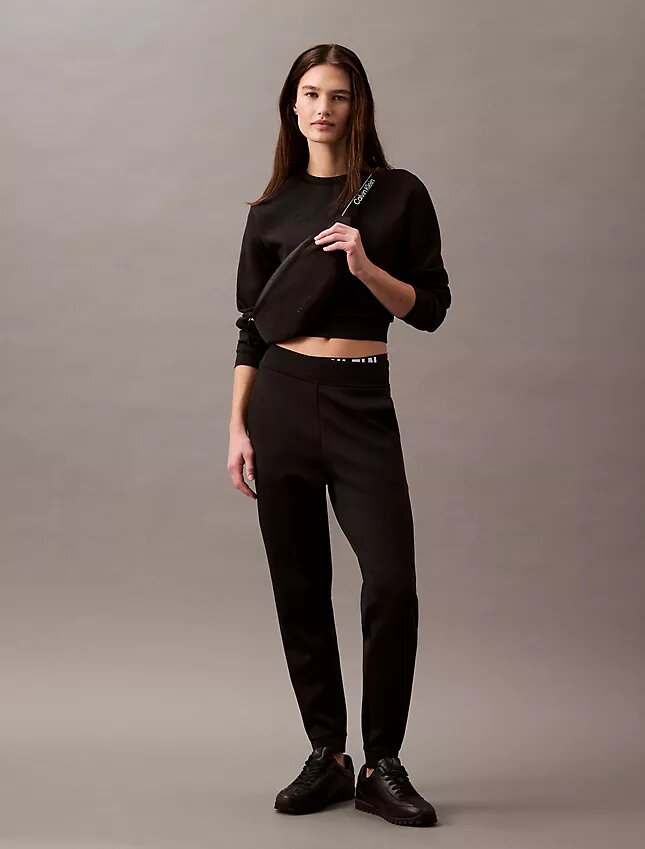 Camisola curta com gola redonda Camisola curta com gola redonda