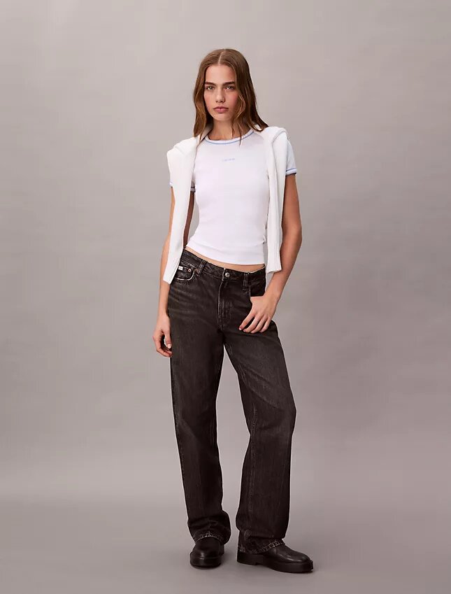 Camisola curta com logótipo gráfico e acabamentos em contraste Camisola curta com logótipo gráfico e acabamentos em contraste