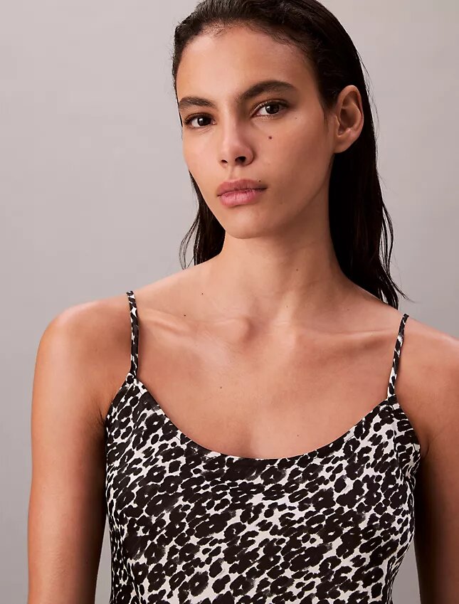 Camisola de alças em cetim estampado Camisola de alças em cetim estampado