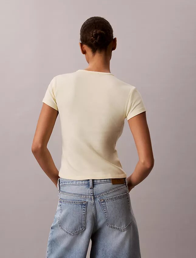 Camisola de bebé requintada Camisola de bebé requintada
