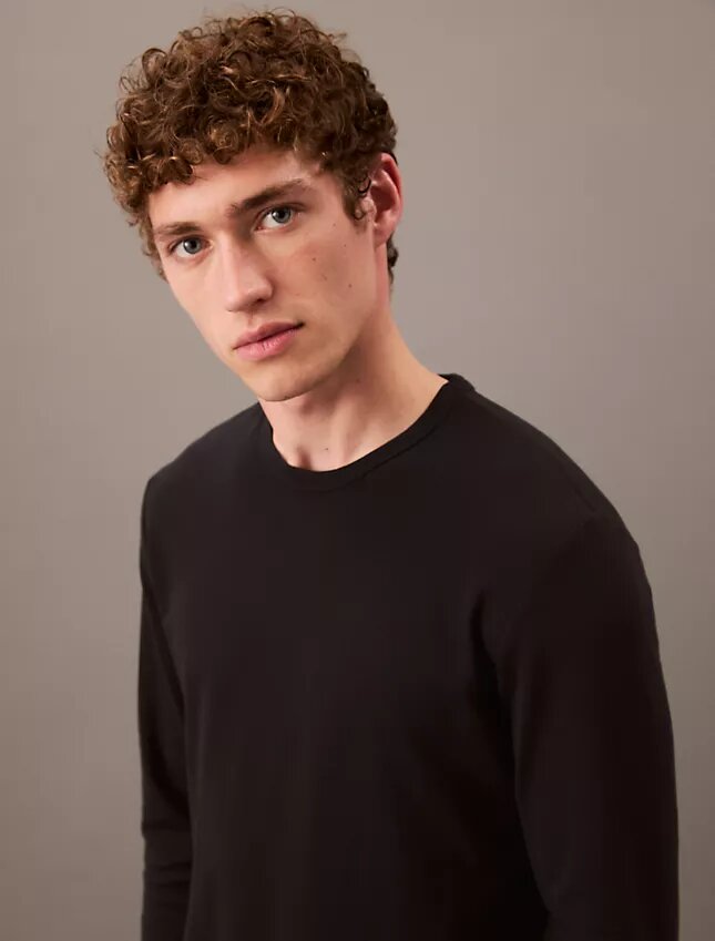 Camisola de dormir preta CK Black Slim com gola redonda Camisola de dormir preta CK Black Slim com gola redonda