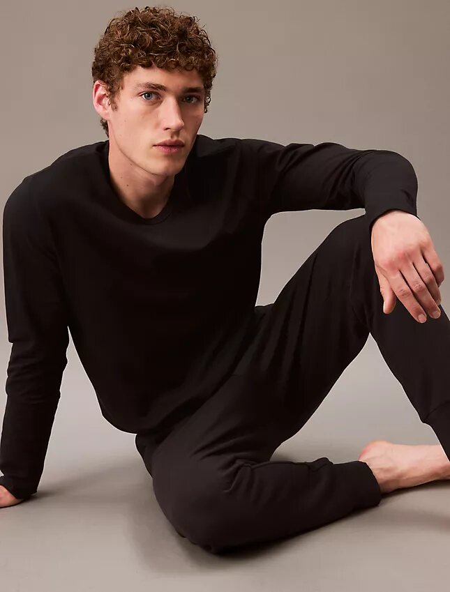 Camisola de dormir preta CK Black Slim com gola redonda Camisola de dormir preta CK Black Slim com gola redonda