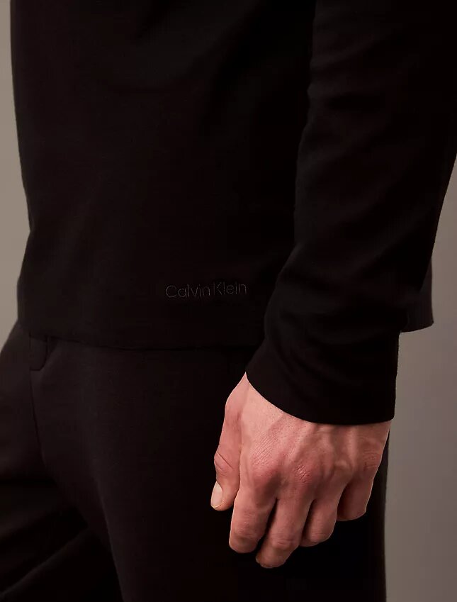 Camisola de dormir preta CK Black Slim com gola redonda Camisola de dormir preta CK Black Slim com gola redonda
