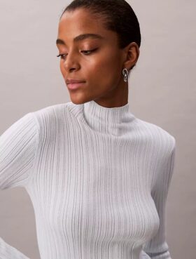 Camisola de gola alta com canelado em mistura de viscose