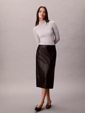 Camisola de gola alta com canelado em mistura de viscose