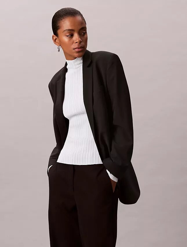 Camisola de gola alta com canelado em mistura de viscose Camisola de gola alta com canelado em mistura de viscose