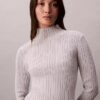 Camisola de gola alta com canelado em mistura de viscose Camisola de gola alta com canelado em mistura de viscose