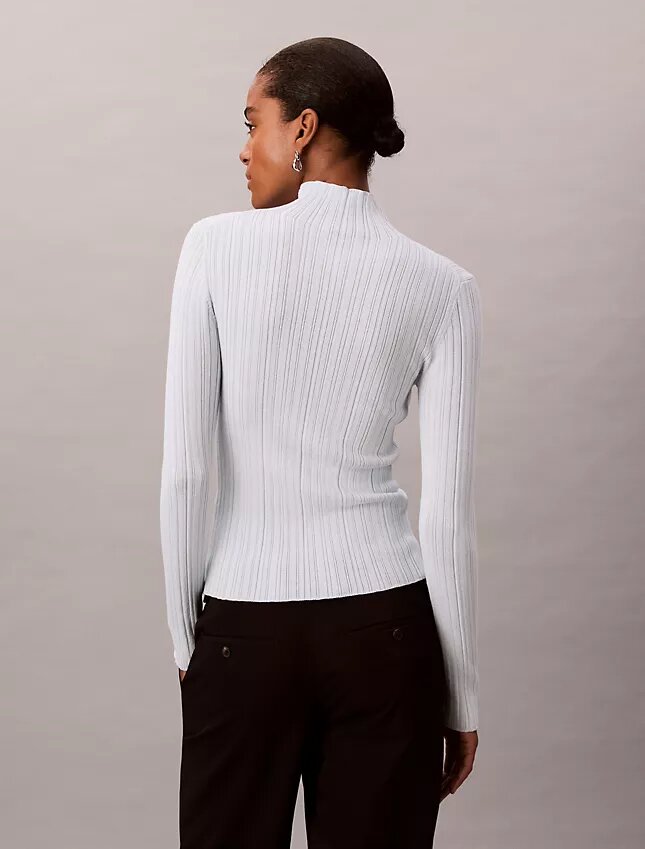 Camisola de gola alta com canelado em mistura de viscose Camisola de gola alta com canelado em mistura de viscose