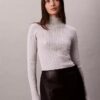 Camisola de gola alta com canelado em mistura de viscose Camisola de gola alta com canelado em mistura de viscose