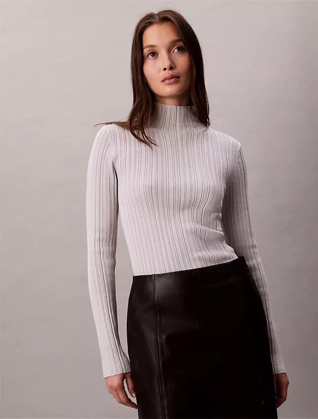 Camisola de gola alta com canelado em mistura de viscose Camisola de gola alta com canelado em mistura de viscose