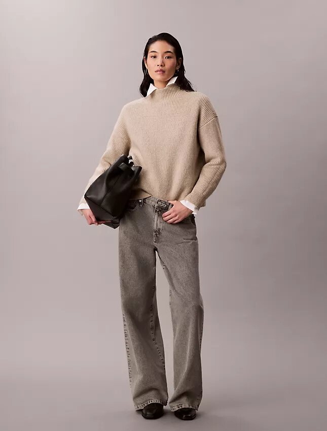 Camisola de gola alta descontraída com canelado fino Camisola de gola alta descontraída com canelado fino