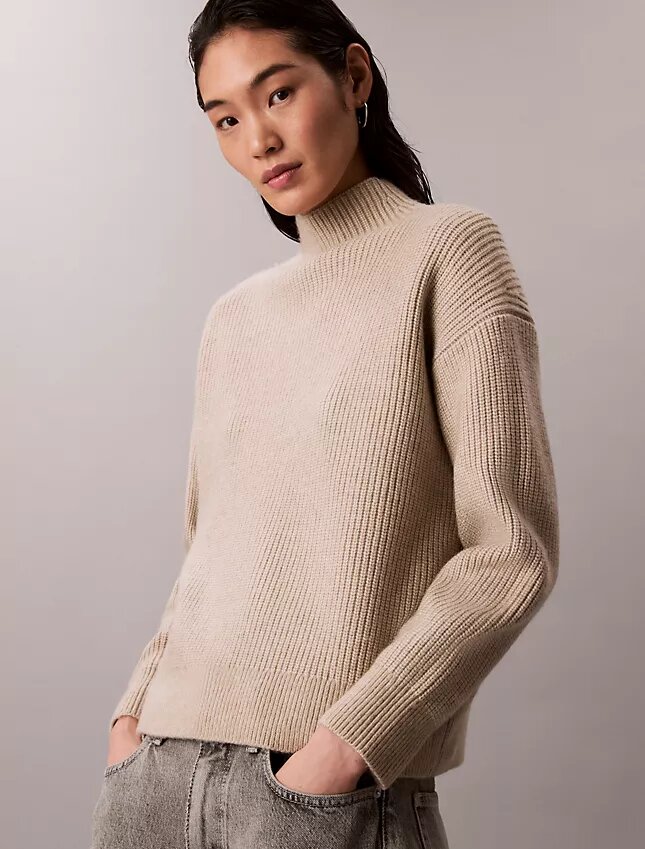 Camisola de gola alta descontraída com canelado fino Camisola de gola alta descontraída com canelado fino