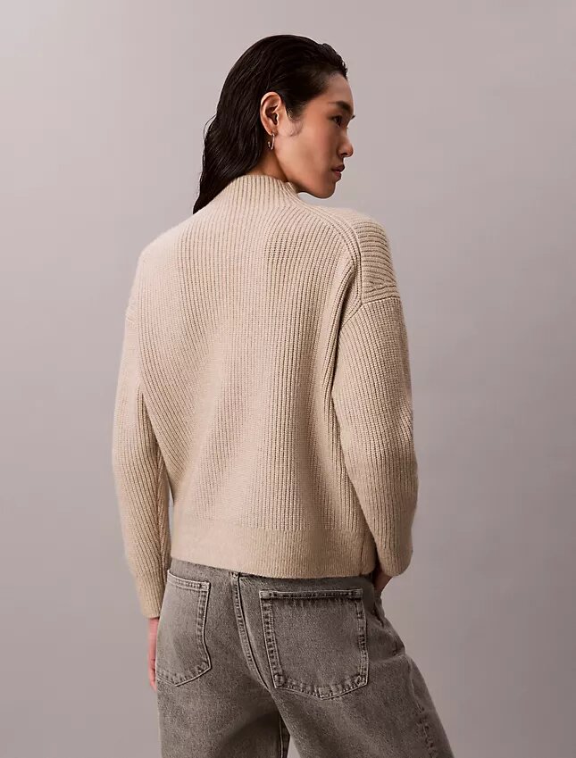 Camisola de gola alta descontraída com canelado fino Camisola de gola alta descontraída com canelado fino