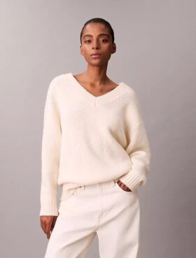 Camisola de gola em V em bouclé de mistura de lã