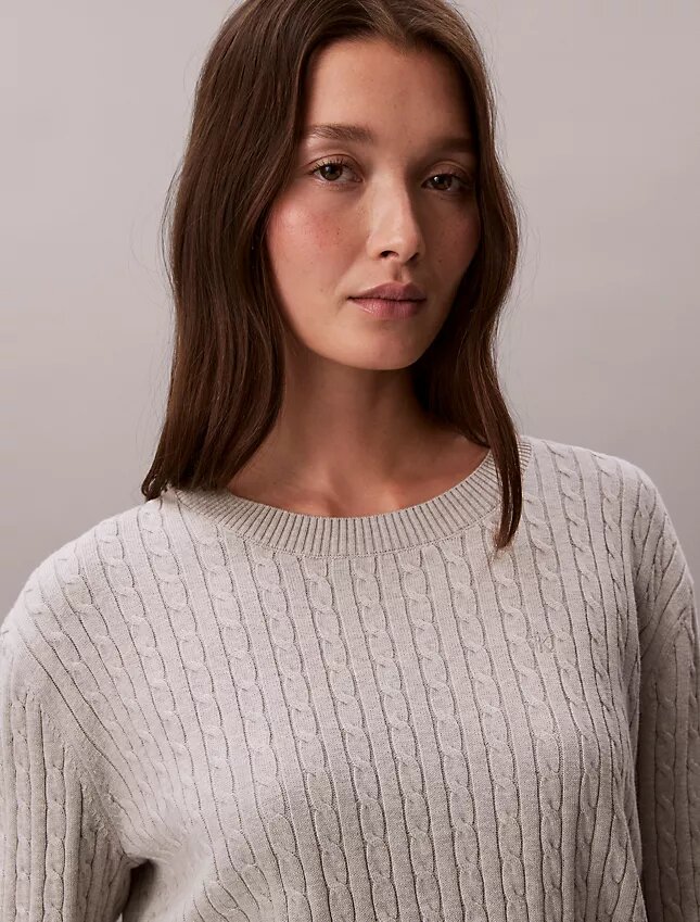 Camisola de malha com tranças em algodão Camisola de malha com tranças em algodão