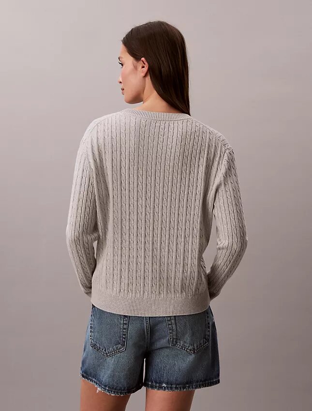 Camisola de malha com tranças em algodão Camisola de malha com tranças em algodão