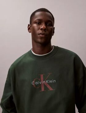 Camisola Descontraída em Tecido Felpudo Premium com Logótipo Monogram