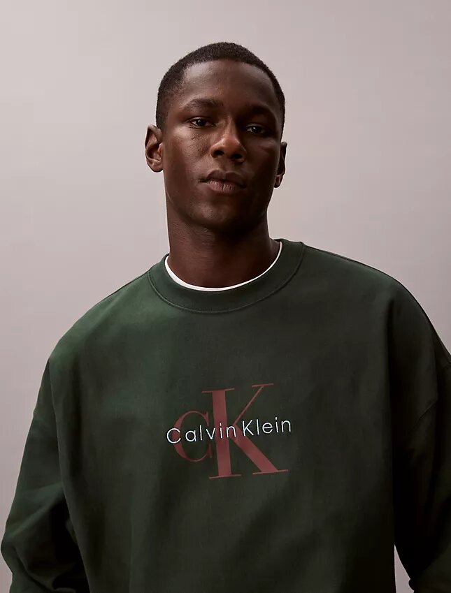Camisola Descontraída em Tecido Felpudo Premium com Logótipo Monogram Camisola Descontraída em Tecido Felpudo Premium com Logótipo Monogram