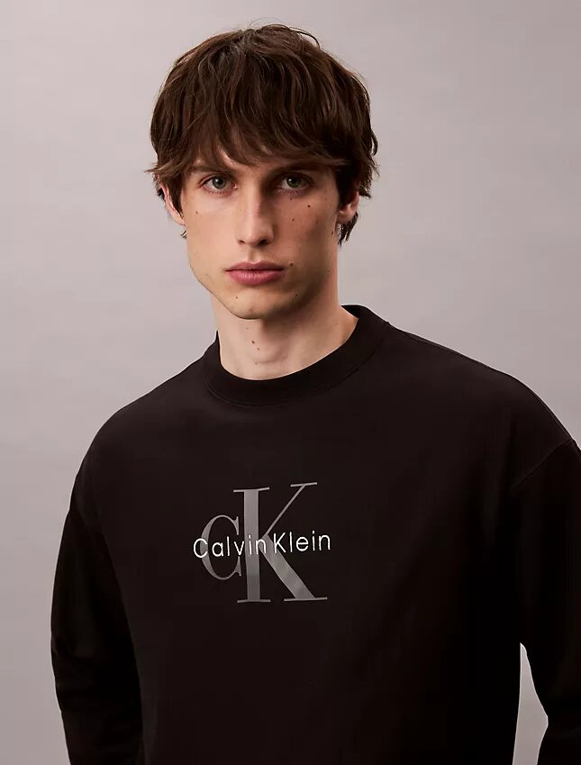 Camisola Descontraída em Tecido Felpudo Premium com Logótipo Monogram Camisola Descontraída em Tecido Felpudo Premium com Logótipo Monogram